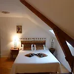 Les Bains De Secours Otel 4*