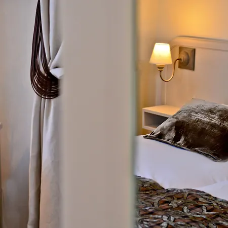 Les Bains De Secours