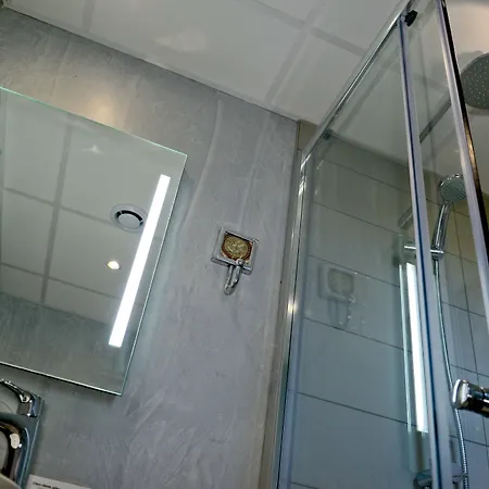 Отель Les Bains De Secours 4*