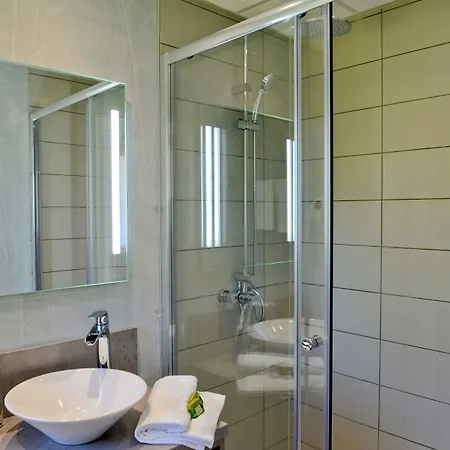 Les Bains De Secours Hotell 4*