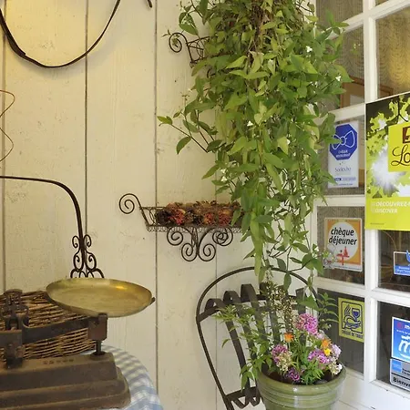 Les Bains De Secours