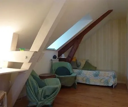 Les Bains De Secours מלון