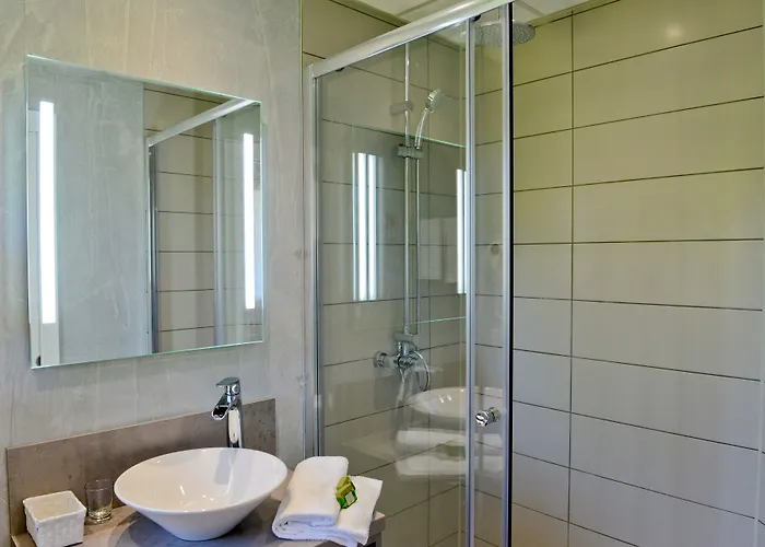 Les Bains De Secours Hotel 4*