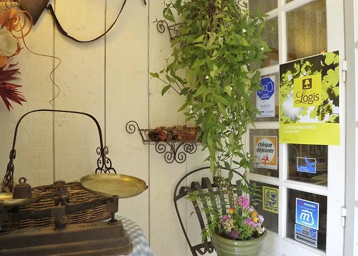 Les Bains De Secours