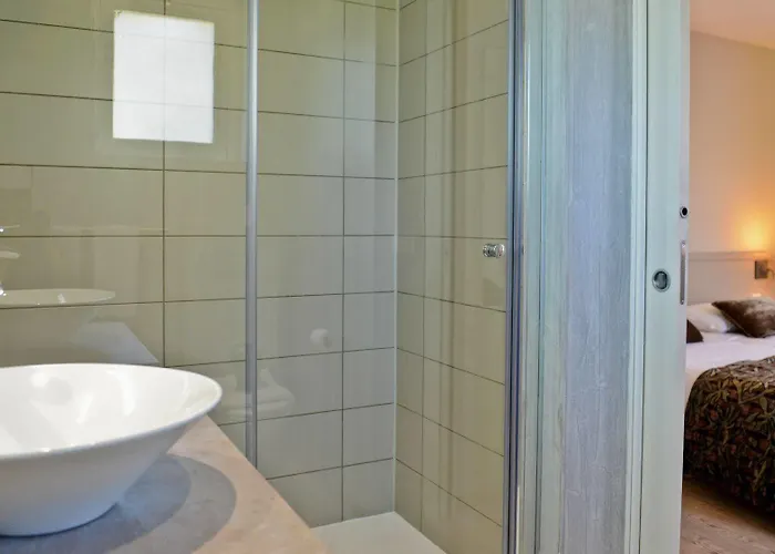 Les Bains De Secours Hotel